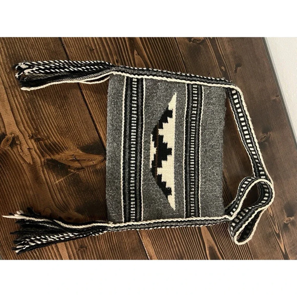 Vintage Southwestern Wool Tapestry Shoulder Carpet Bag Tote Purse Fringed Tribal - Picture 5 of 6